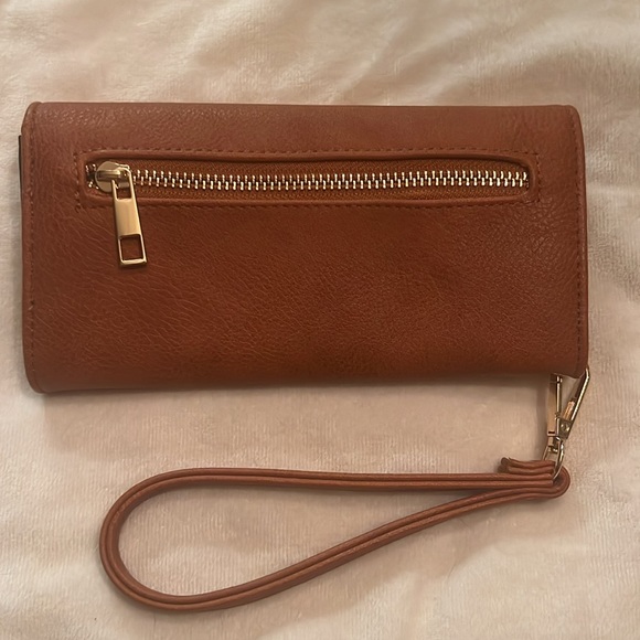 NWOT Mia K wristlet - Picture 3 of 5
